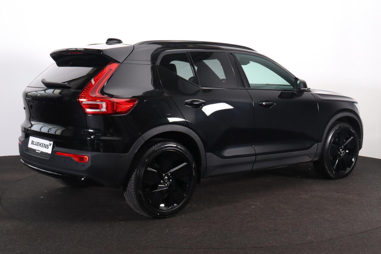Volvo XC40 B3 Plus Black Edition - Panorama/schuifdak - IntelliSafe Assist & Surround - 360º Camera - Harman/Kardon audio - Verwarmde voorstoelen & stuur - Parkeersensoren voor & achter - Elektr. bedienb. voorstoelen met geheugen links - Draadloze tel. lader - Extra