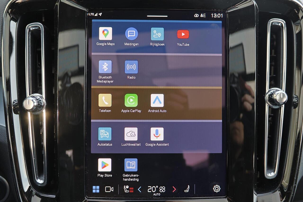 Volvo XC40 B3 Plus Black Edition - Panorama/schuifdak - IntelliSafe Assist & Surround - 360º Camera - Harman/Kardon audio - Verwarmde voorstoelen & stuur - Parkeersensoren voor & achter - Elektr. bedienb. voorstoelen met geheugen links - Draadloze tel. lader - Extra