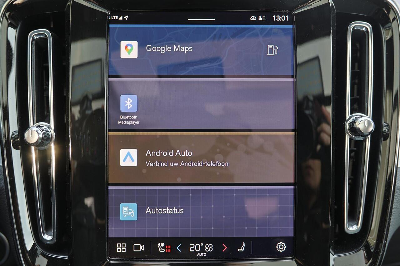 Volvo XC40 B3 Plus Black Edition - Panorama/schuifdak - IntelliSafe Assist & Surround - 360º Camera - Harman/Kardon audio - Verwarmde voorstoelen & stuur - Parkeersensoren voor & achter - Elektr. bedienb. voorstoelen met geheugen links - Draadloze tel. lader - Extra