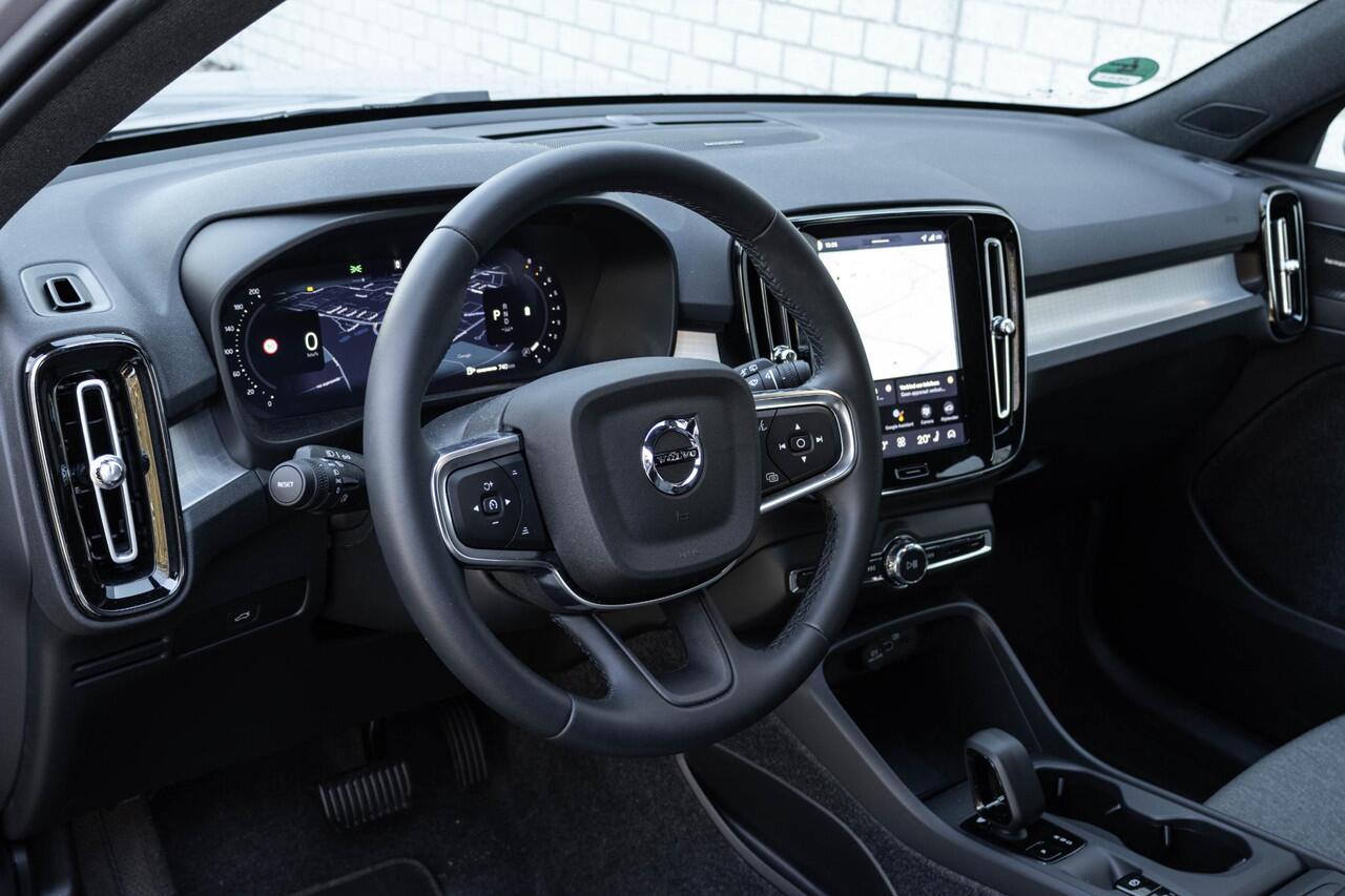 Volvo XC40 B3 Automaat Business Edition | Verwarmbare voorstoelen | Verwarmbaar stuurwiel | Premium audio by Harman Kardon | 18 inch Lichtmetalen velgen | Alarmklasse 3