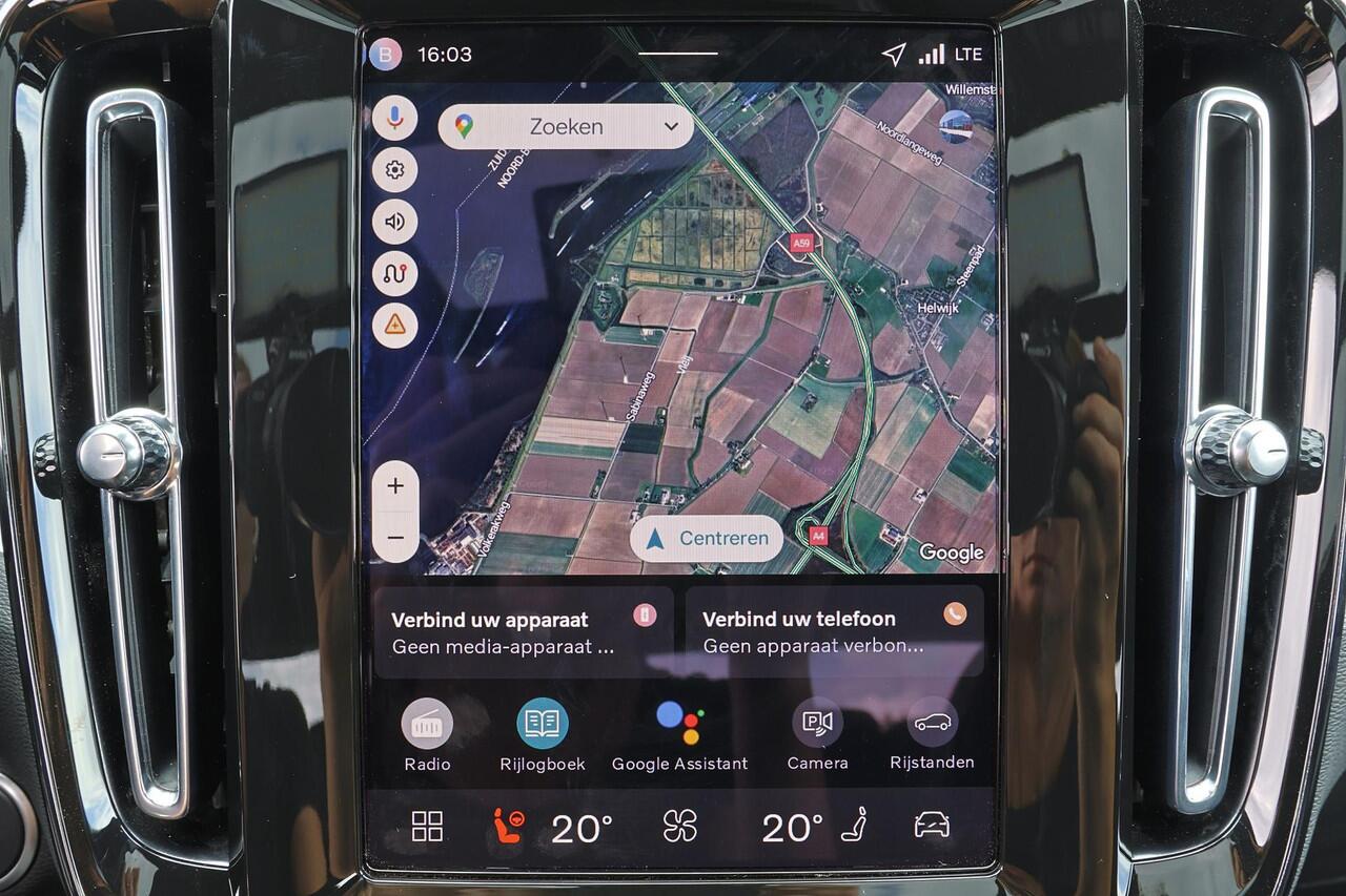 Volvo XC40 B4 Plus Black Edition - Panorama/schuifdak - IntelliSafe Assist & Surround - 360º Camera - Harmon Kardon Audio - Verwarmde voorstoelen, stuur & achterbank - Parkeersensoren voor & achter - Elektr. bedienb. voorstoelen met geheugen links - Draadloze tel. l
