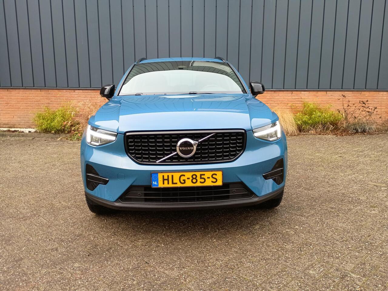 Volvo XC40 B4 Plus Dark
