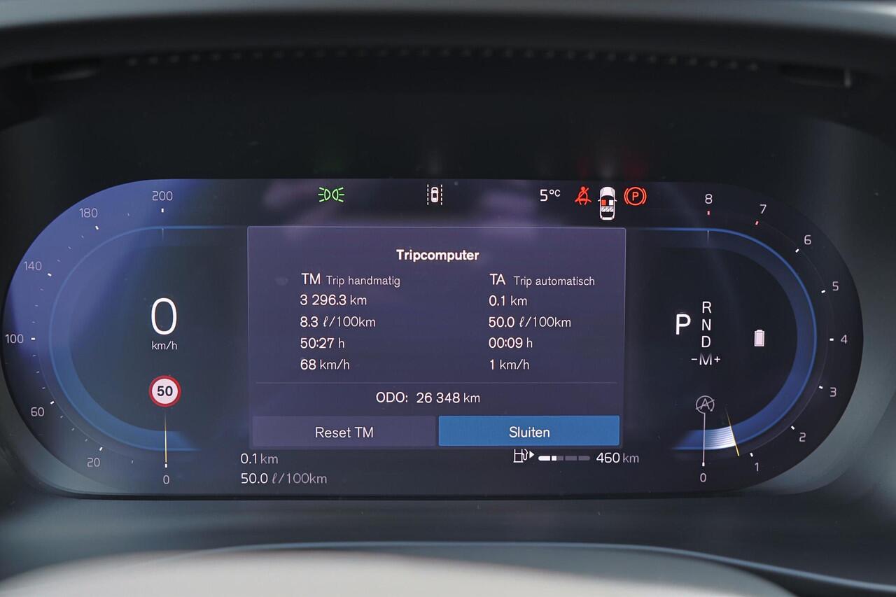 Volvo XC40 B3 Plus Black Edition - Panorama/schuifdak - IntelliSafe Assist & Surround - 360º Camera - Harman/Kardon audio - Verwarmde voorstoelen & stuur - Parkeersensoren voor & achter - Elektr. bedienb. voorstoelen met geheugen links - Draadloze tel. lader - Extra