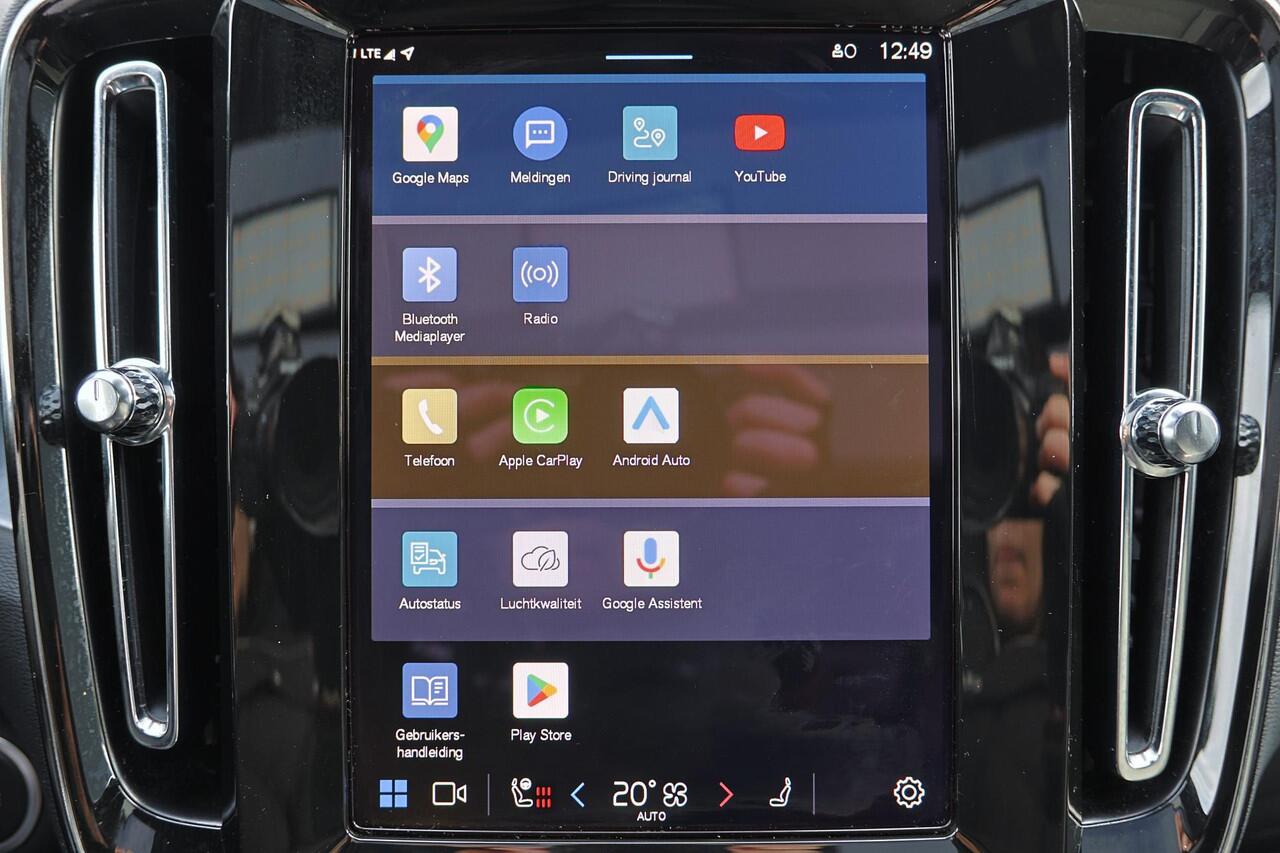 Volvo XC40 B3 Plus Black Edition - Panorama/schuifdak - IntelliSafe Assist & Surround - 360º Camera - Harman/Kardon audio - Verwarmde voorstoelen & stuur - Parkeersensoren voor & achter - Elektr. bedienb. voorstoelen met geheugen links - Draadloze tel. lader - Extra