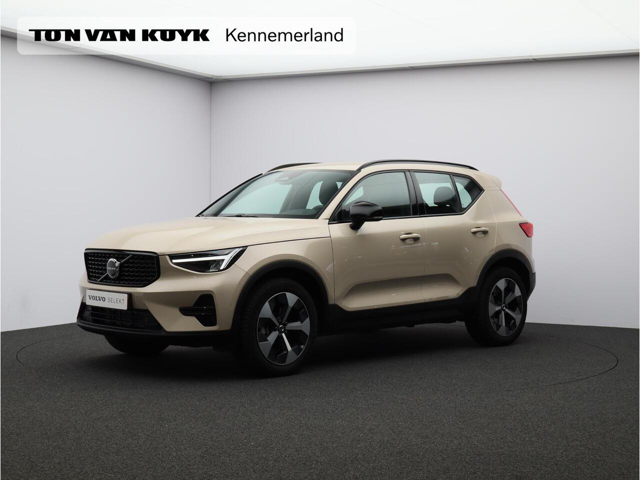 Volvo XC40 2.0 B4 Plus Dark Mild hybrid, Automaat, Trekhaak, Harman Kardon, Elektr. bed. stoelen, Stoel+stuur+voorruitverwarming