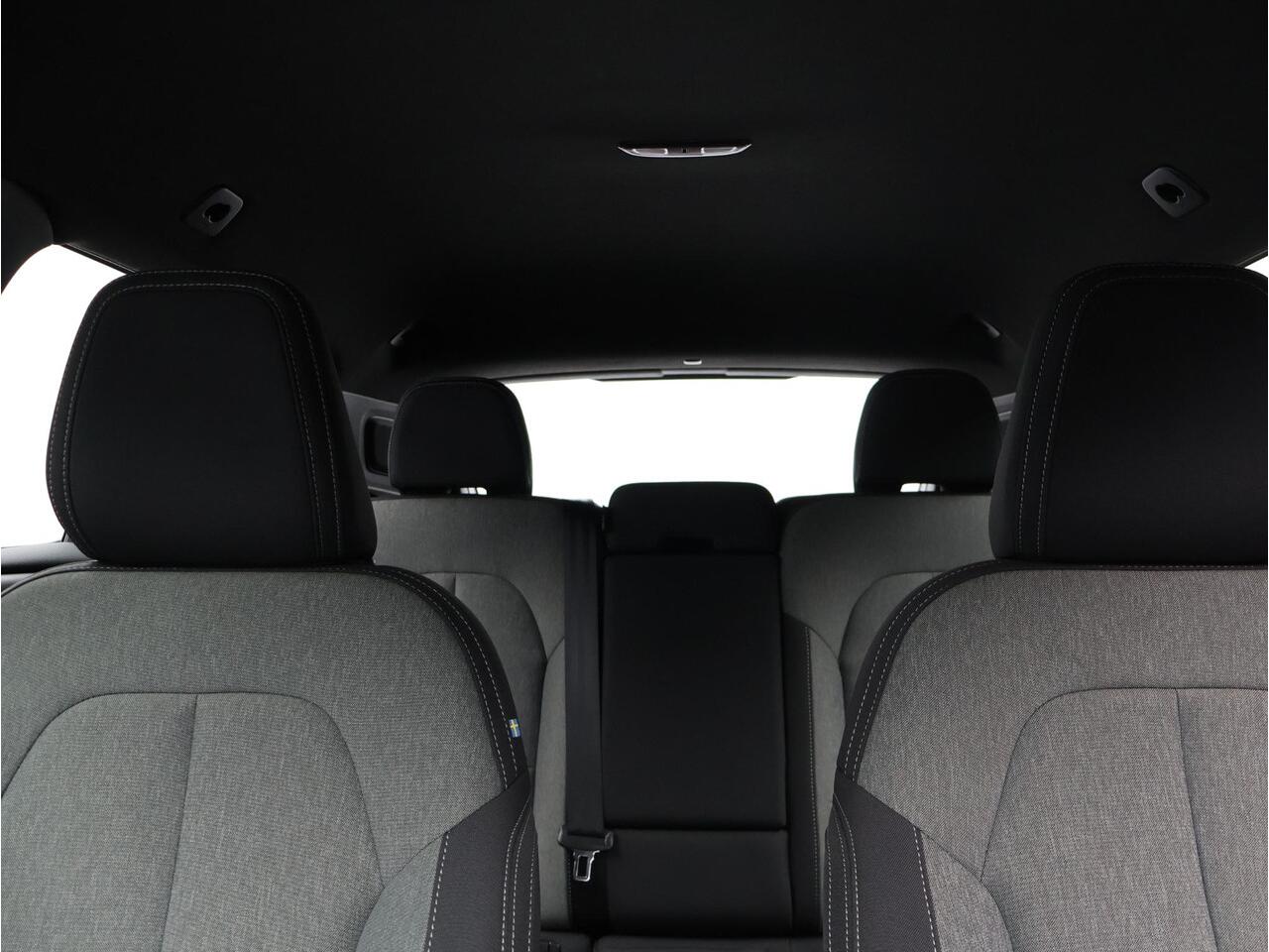 Volvo XC40 2.0 B4 Plus Dark Mild hybrid, Automaat, Trekhaak, Harman Kardon, Elektr. bed. stoelen, Stoel+stuur+voorruitverwarming