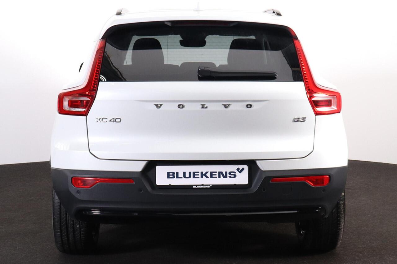Volvo XC40 B3 Plus Dark - Panorama/schuifdak - IntelliSafe Assist & Surround - 360º Camera - Harman/Kardon audio - Verwarmde voorstoelen & stuur - Parkeersensoren voor & achter - Elektr. bedienb. voorstoelen met geheugen links - Draadloze tel. lader - Extra getint g