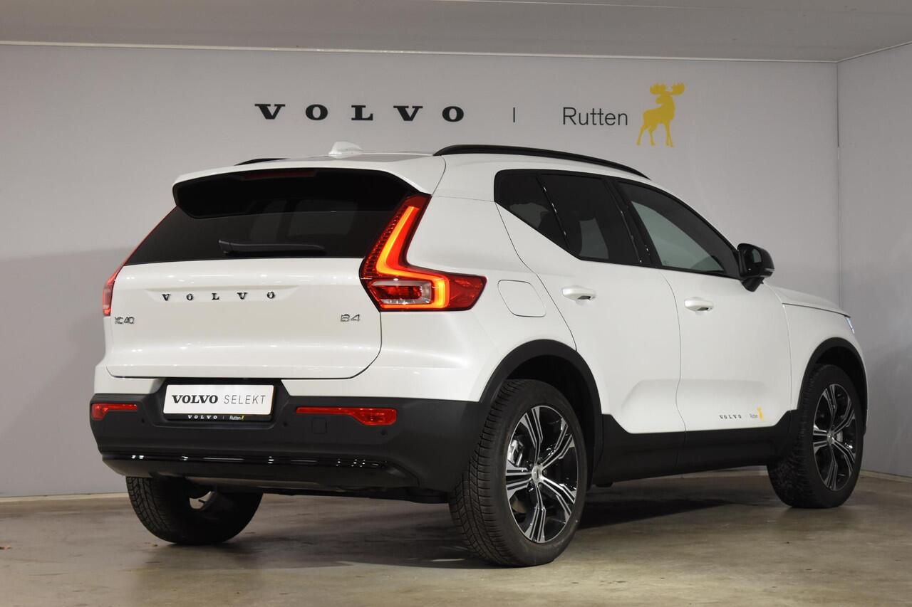 Volvo XC40 B4 211PK Automaat Plus Dark / Navigatie / Adaptive Cruise / Harman Kardon / Stuur- & Stoelverwarming / Elektrische achterklep / Achteruitrijcamera / Elektrische stoelverst. met geheugen / Extra getint glas / Microtech/Nubuck