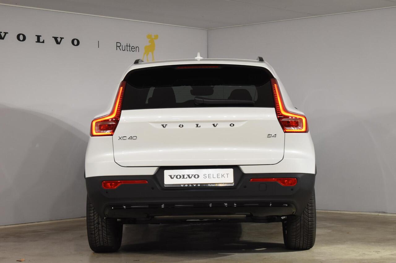 Volvo XC40 B4 211PK Automaat Plus Dark / Navigatie / Adaptive Cruise / Harman Kardon / Stuur- & Stoelverwarming / Elektrische achterklep / Achteruitrijcamera / Elektrische stoelverst. met geheugen / Extra getint glas / Microtech/Nubuck
