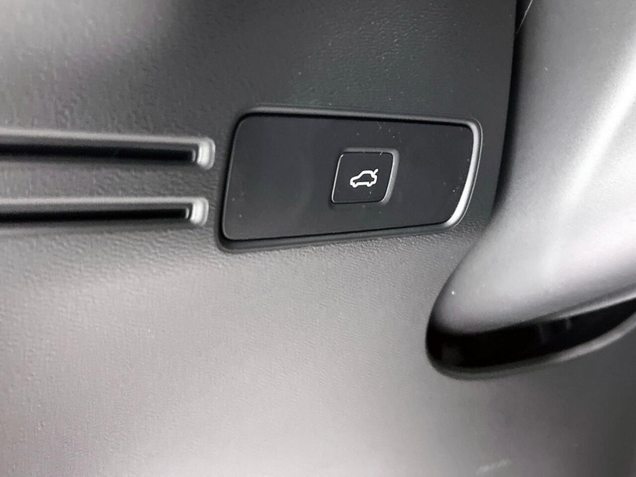 Volvo XC40 XC40 B4 Plus Black Edition | Lounge pack | Voorraad