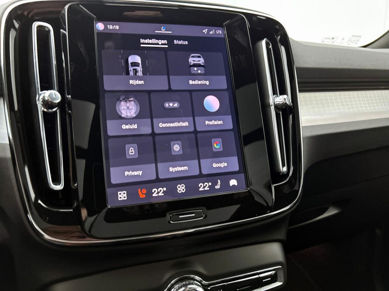 Volvo XC40 2.0 B4 Plus Black Edition