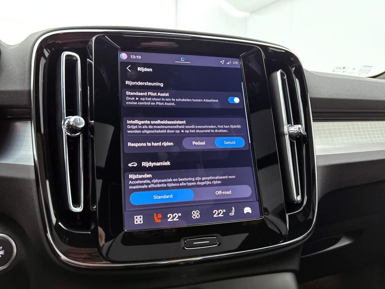 Volvo XC40 2.0 B4 Plus Black Edition