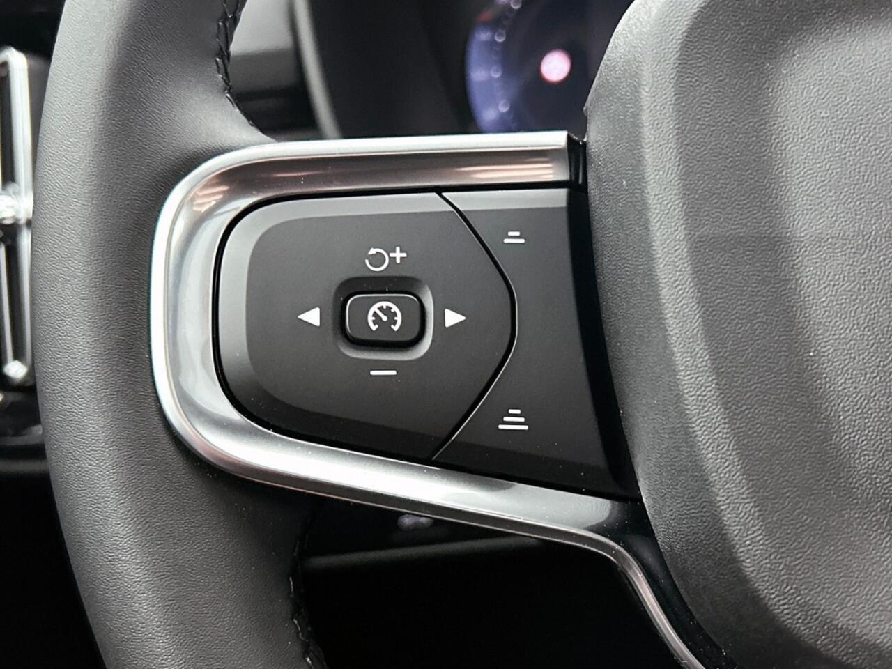 Volvo XC40 2.0 B4 Plus Black Edition