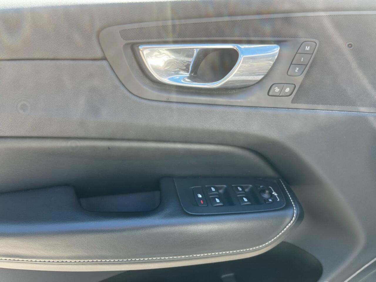 Volvo XC60 2.0 T5 AWD R-DESIGN NL Auto I Camera I All-in prijs!