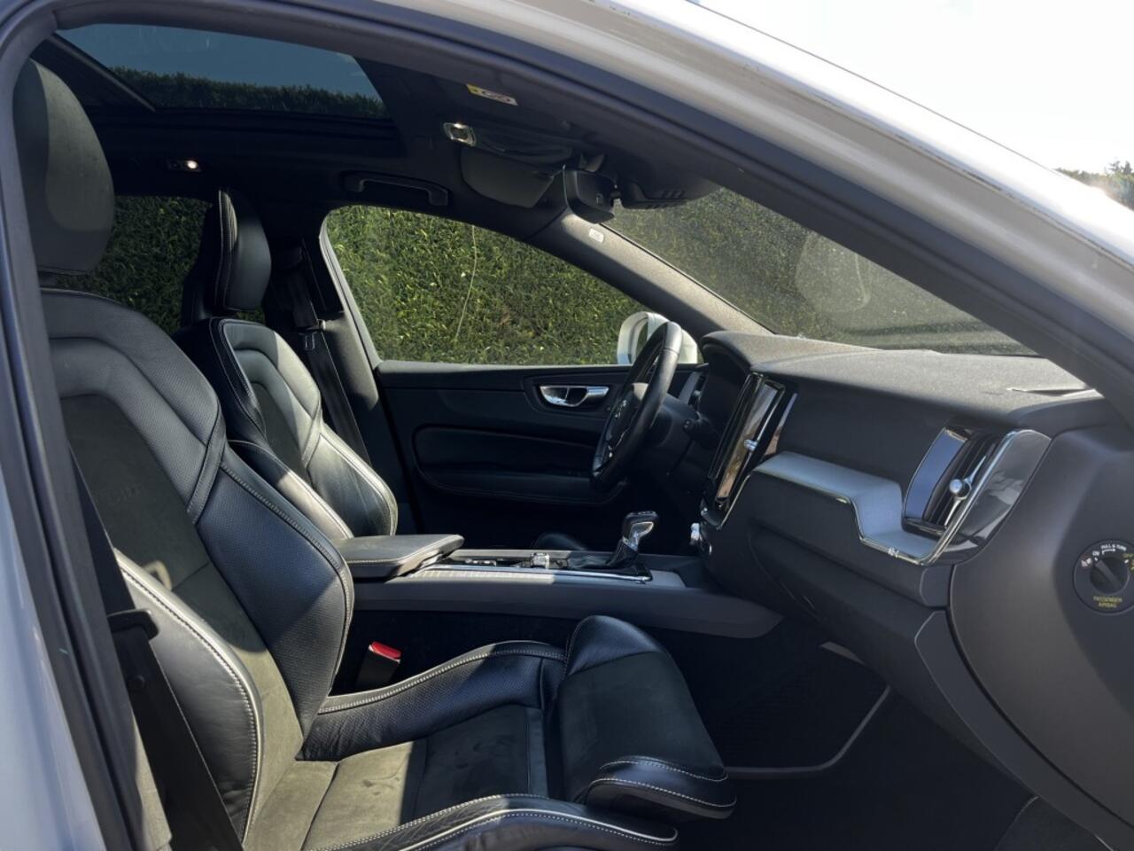 Volvo XC60 2.0 T5 AWD R-DESIGN NL Auto I Camera I All-in prijs!