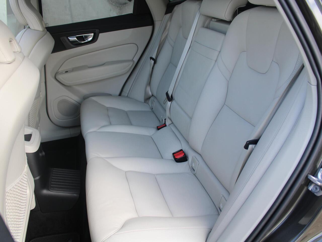 Volvo XC60 2.0 T8 Twin Engine AWD Inscription | ELEKTRISCH SCHUIFDAK | LEDEREN BEKLEDING | 360 GRADEN CAMERA | CRUISE CONTROL ADAPTIEF |