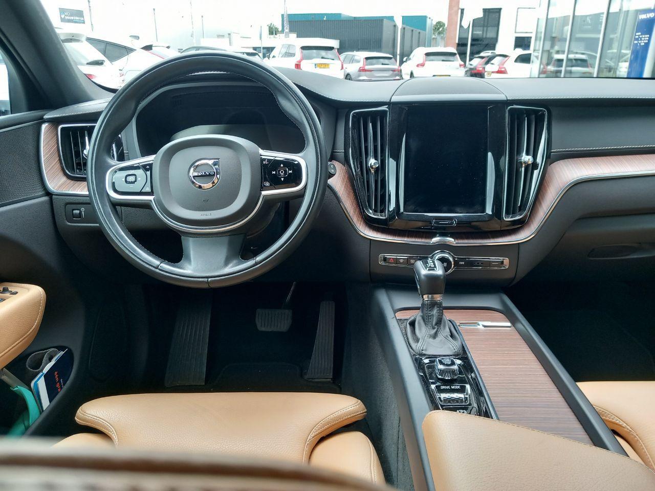 Volvo XC60 T5 250 pk AWD Inscription Aut | Trekhaak 2400 kg | Lederen bekleding | Electrisch verstelbare voorstoelen| Elektrisch bedienbare Achterklep | Verwarmde voorstoelen