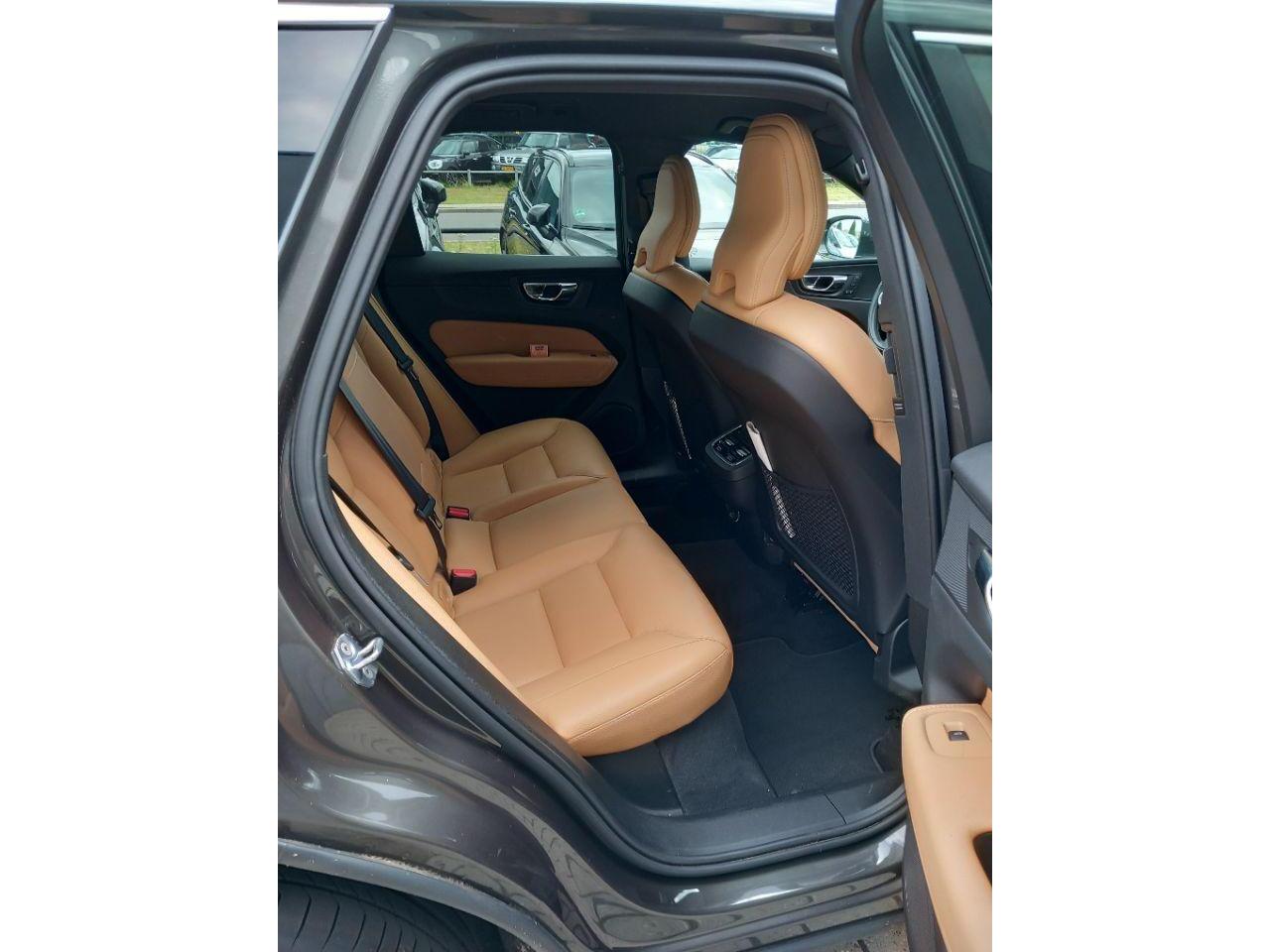 Volvo XC60 T5 250 pk AWD Inscription Aut | Trekhaak 2400 kg | Lederen bekleding | Electrisch verstelbare voorstoelen| Elektrisch bedienbare Achterklep | Verwarmde voorstoelen