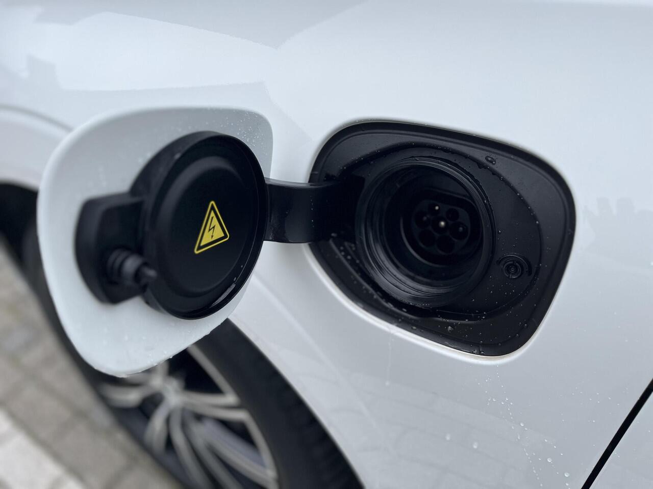 Volvo XC60 T8 Twin Engine AWD Inscription | Luchtvering | Stoelmassage | Panorama dak |