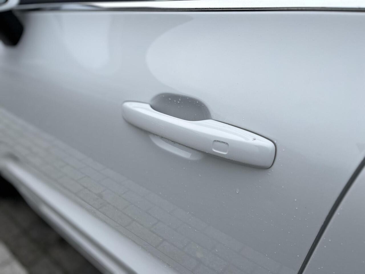 Volvo XC60 T8 Twin Engine AWD Inscription | Luchtvering | Stoelmassage | Panorama dak |