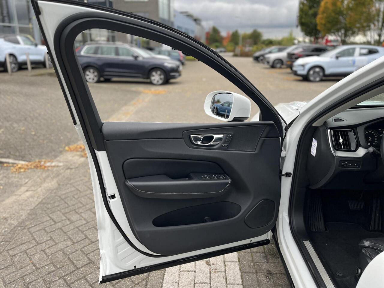 Volvo XC60 T8 Twin Engine AWD Inscription | Luchtvering | Stoelmassage | Panorama dak |