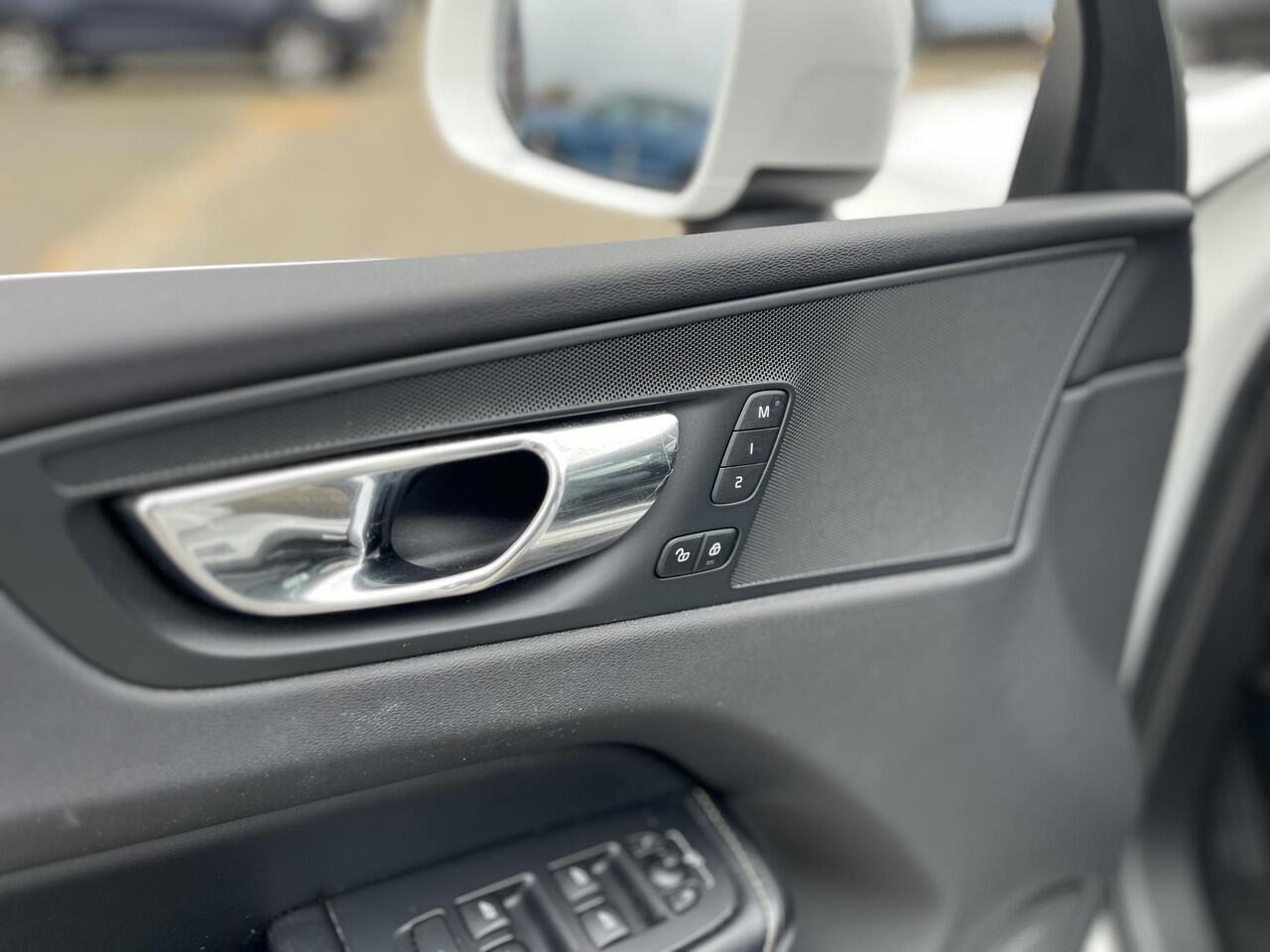 Volvo XC60 T8 Twin Engine AWD Inscription | Luchtvering | Stoelmassage | Panorama dak |