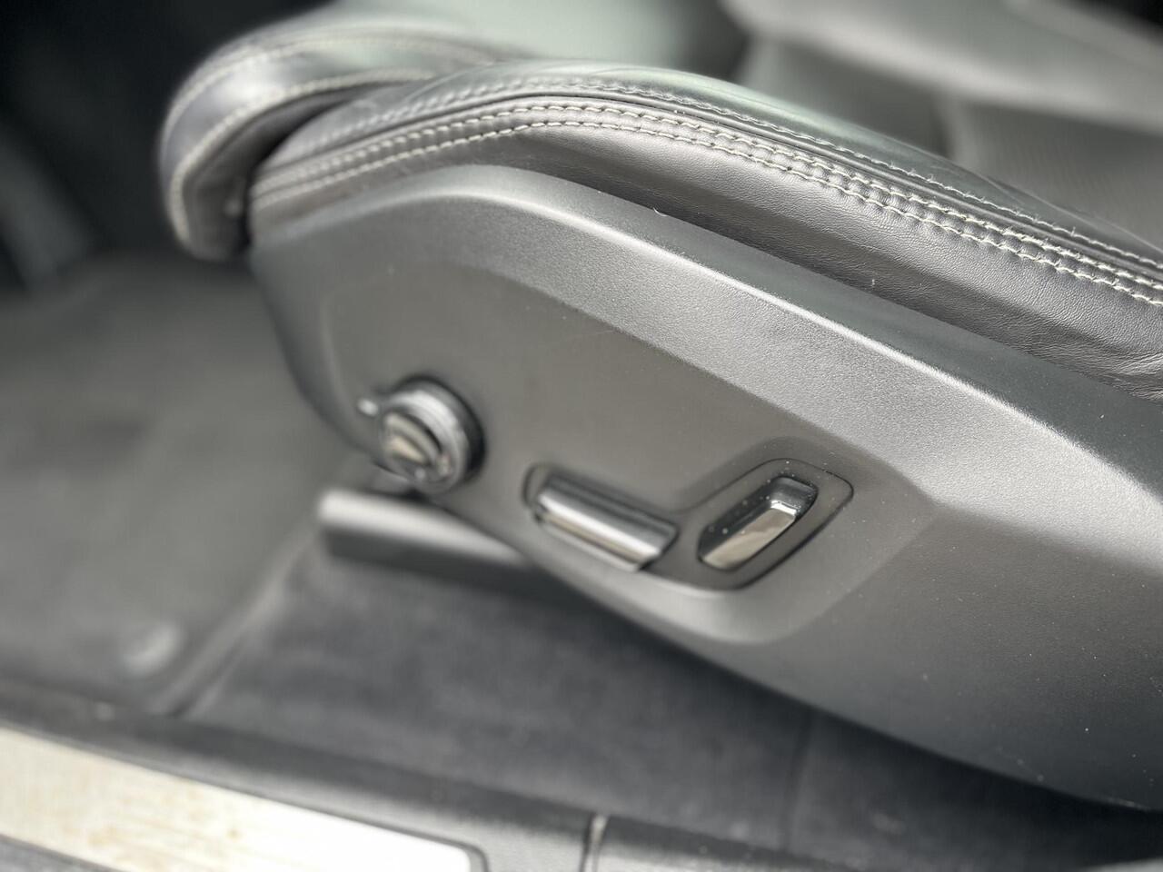 Volvo XC60 T8 Twin Engine AWD Inscription | Luchtvering | Stoelmassage | Panorama dak |