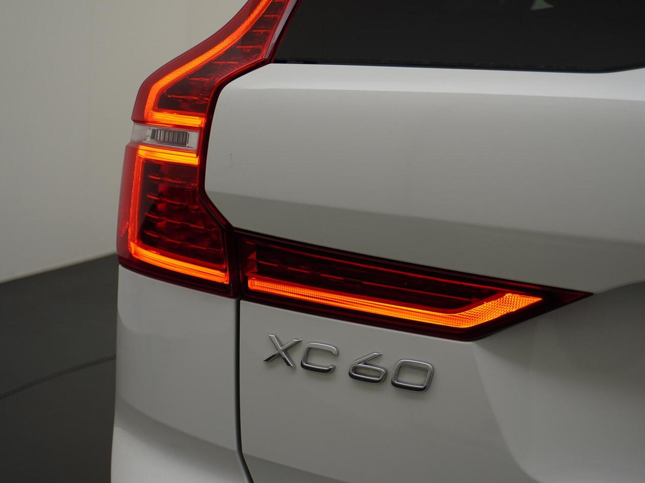 Volvo XC60 2.0 T5 AWD R-Design Trekhaak/22inch/Camera/Headup etc.