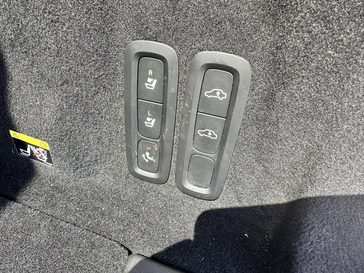 Volvo XC60 2.0 D5 AWD R-Design Luchtvering | Standkachel