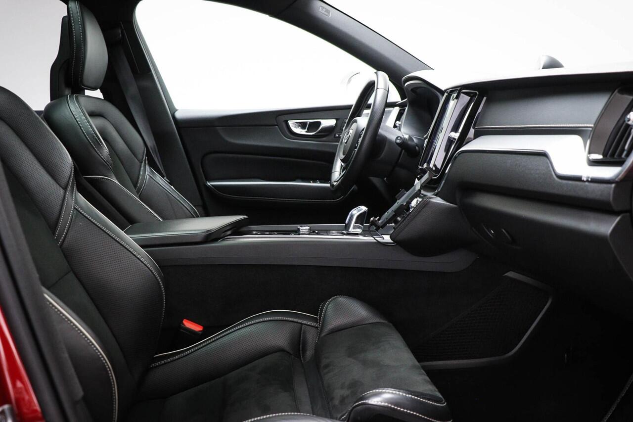 Volvo XC60 2.0 T8 Twin Engine AWD Momentum | BOWER EN WILKINS | LUCHTVERING | PANORAMADAK | HEAD UP | 360 CAMERA | TREKHAAK