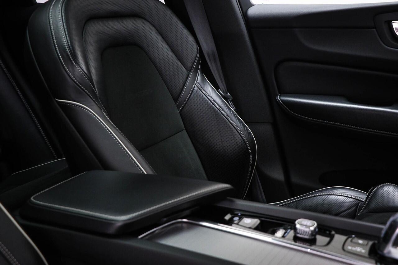 Volvo XC60 2.0 T8 Twin Engine AWD Momentum | BOWER EN WILKINS | LUCHTVERING | PANORAMADAK | HEAD UP | 360 CAMERA | TREKHAAK