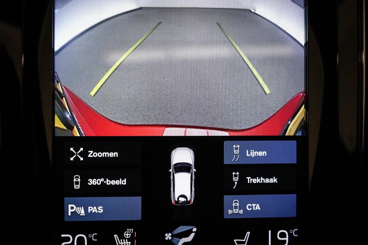 Volvo XC60 2.0 T8 Twin Engine AWD Momentum | BOWER EN WILKINS | LUCHTVERING | PANORAMADAK | HEAD UP | 360 CAMERA | TREKHAAK