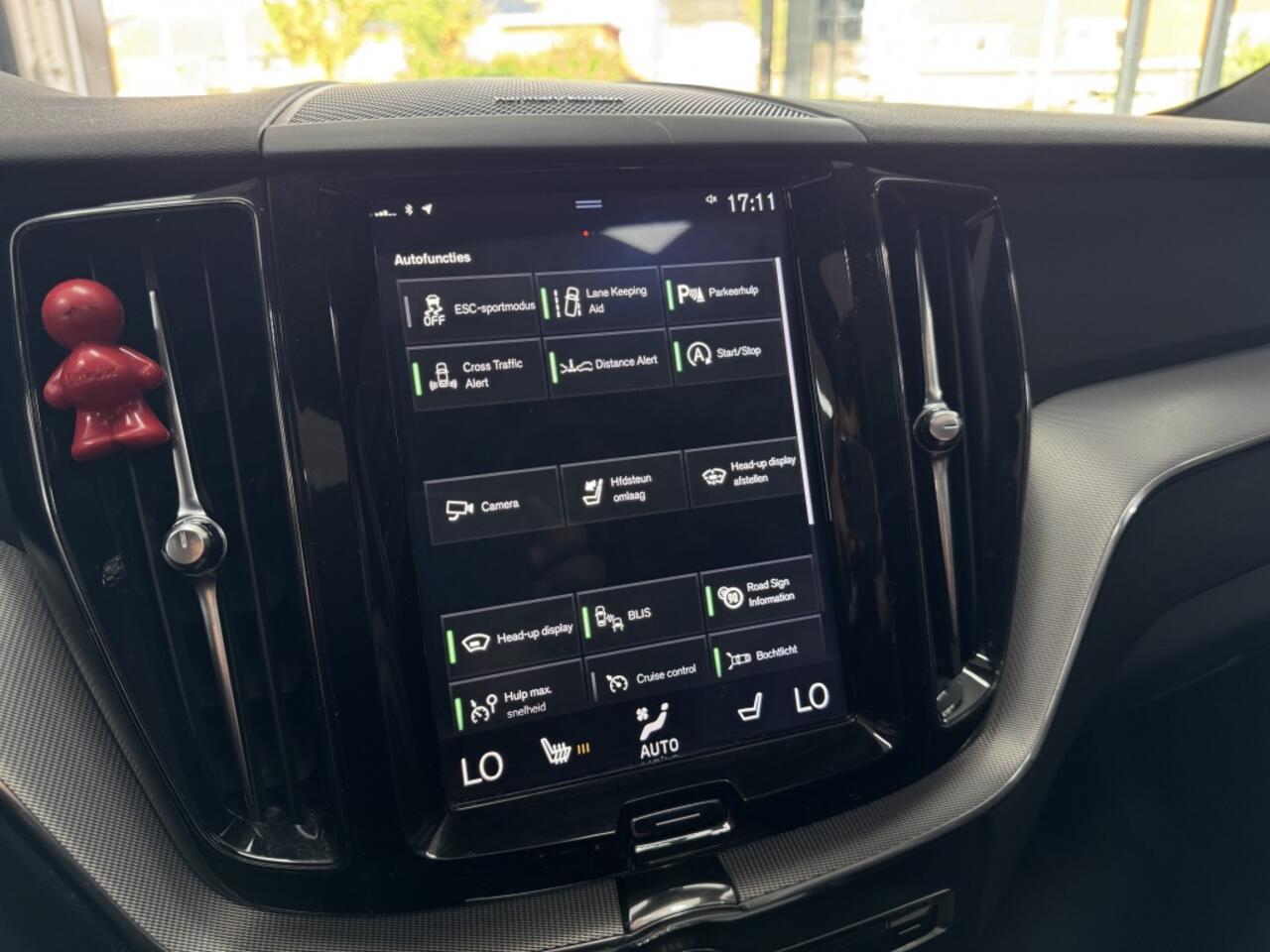 Volvo XC60 2.0 D5 AWD R-Design Pano Lane Hud