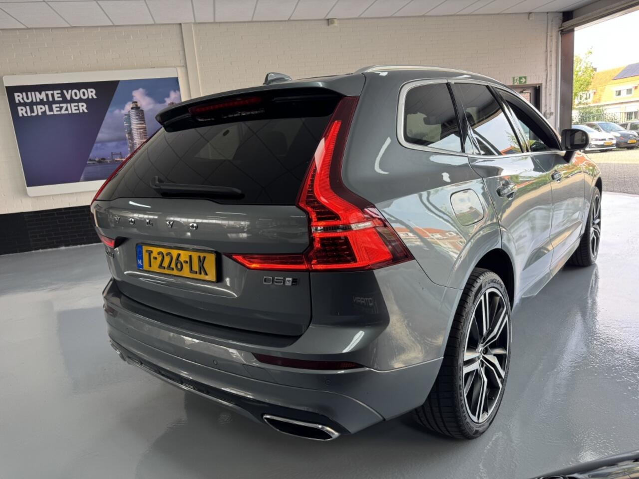Volvo XC60 2.0 D5 AWD R-Design Pano Lane Hud