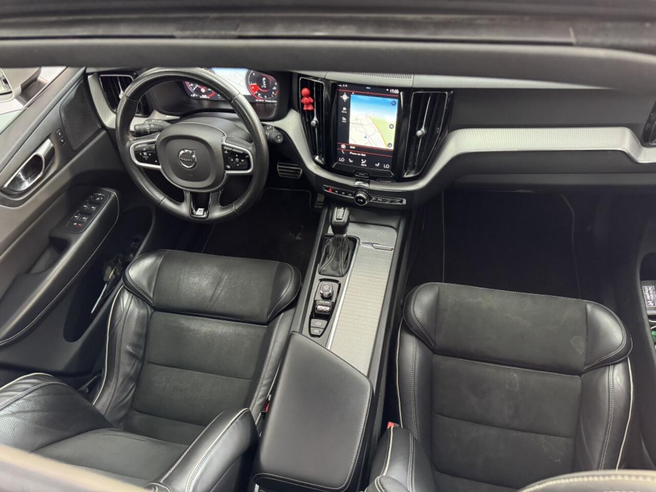 Volvo XC60 2.0 D5 AWD R-Design Pano Lane Hud