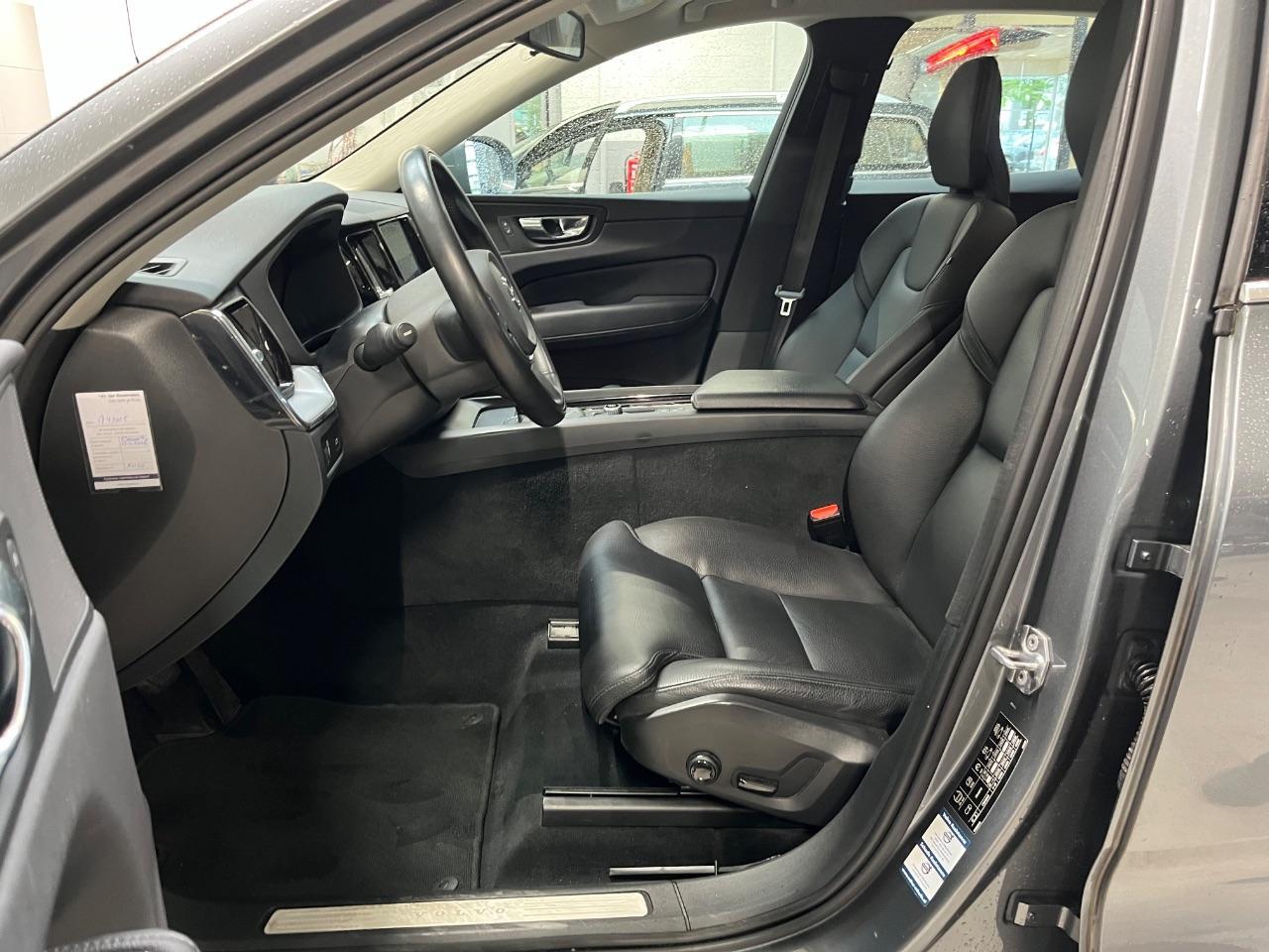 Volvo XC60 2.0 T5 Momentum | Trekhaak | Trekgewicht | Leder | Zitting verlengers | Stuur + Stoelverwarming |