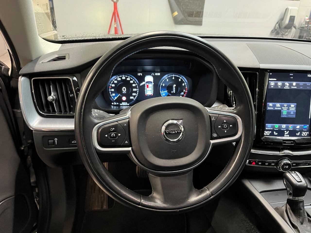 Volvo XC60 2.0 T5 Momentum | Trekhaak | Trekgewicht | Leder | Zitting verlengers | Stuur + Stoelverwarming |