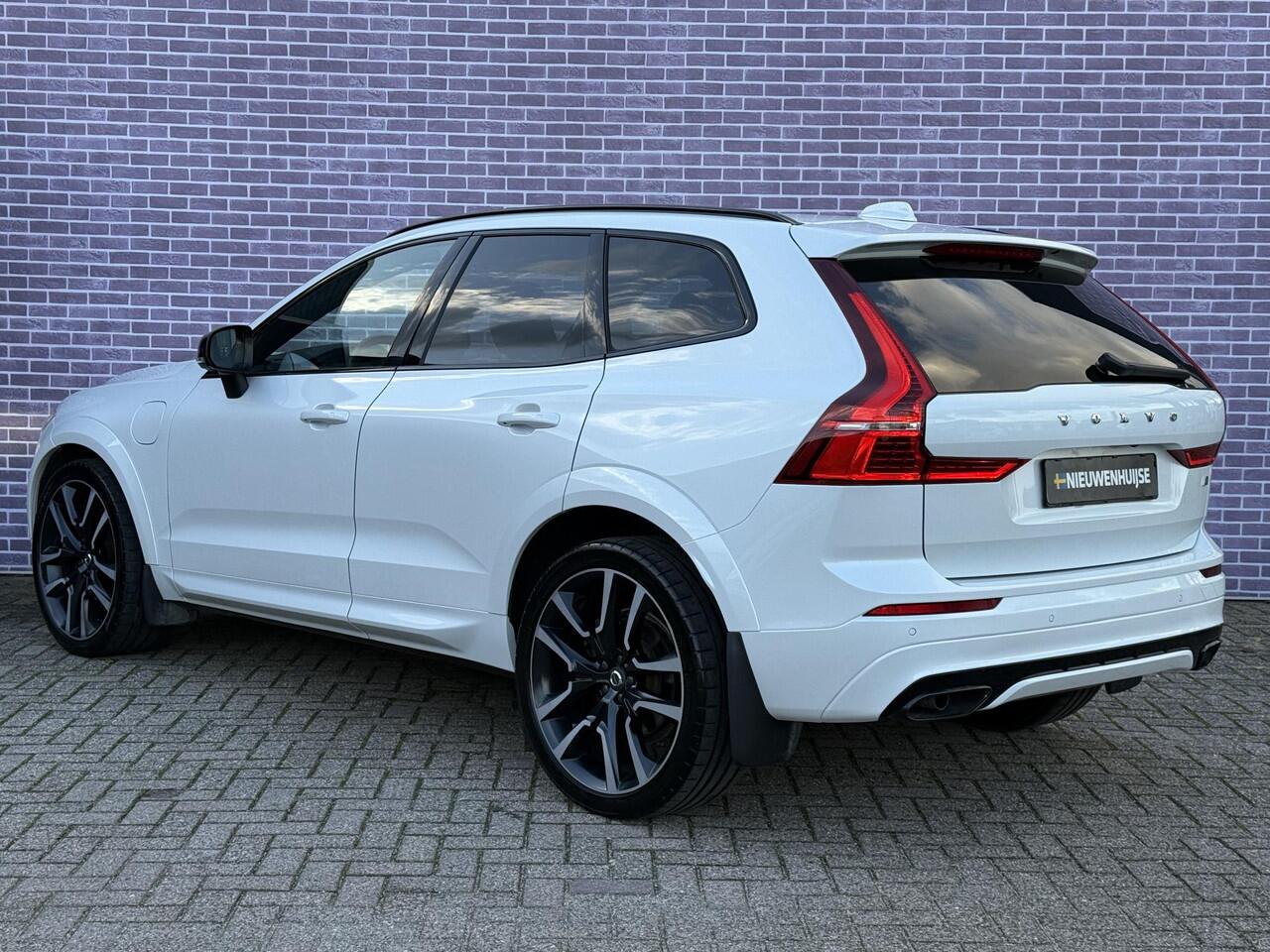 Volvo XC60 2.0 T8 Twin Engine AWD R-Design | Sport uitlaat | Trekhaak | Luchtvering | Bowers & Wilkins | 22'' | Memory L+R | Panoramadak | Massage | Stoel Koeling + verwarming | VOL VOL