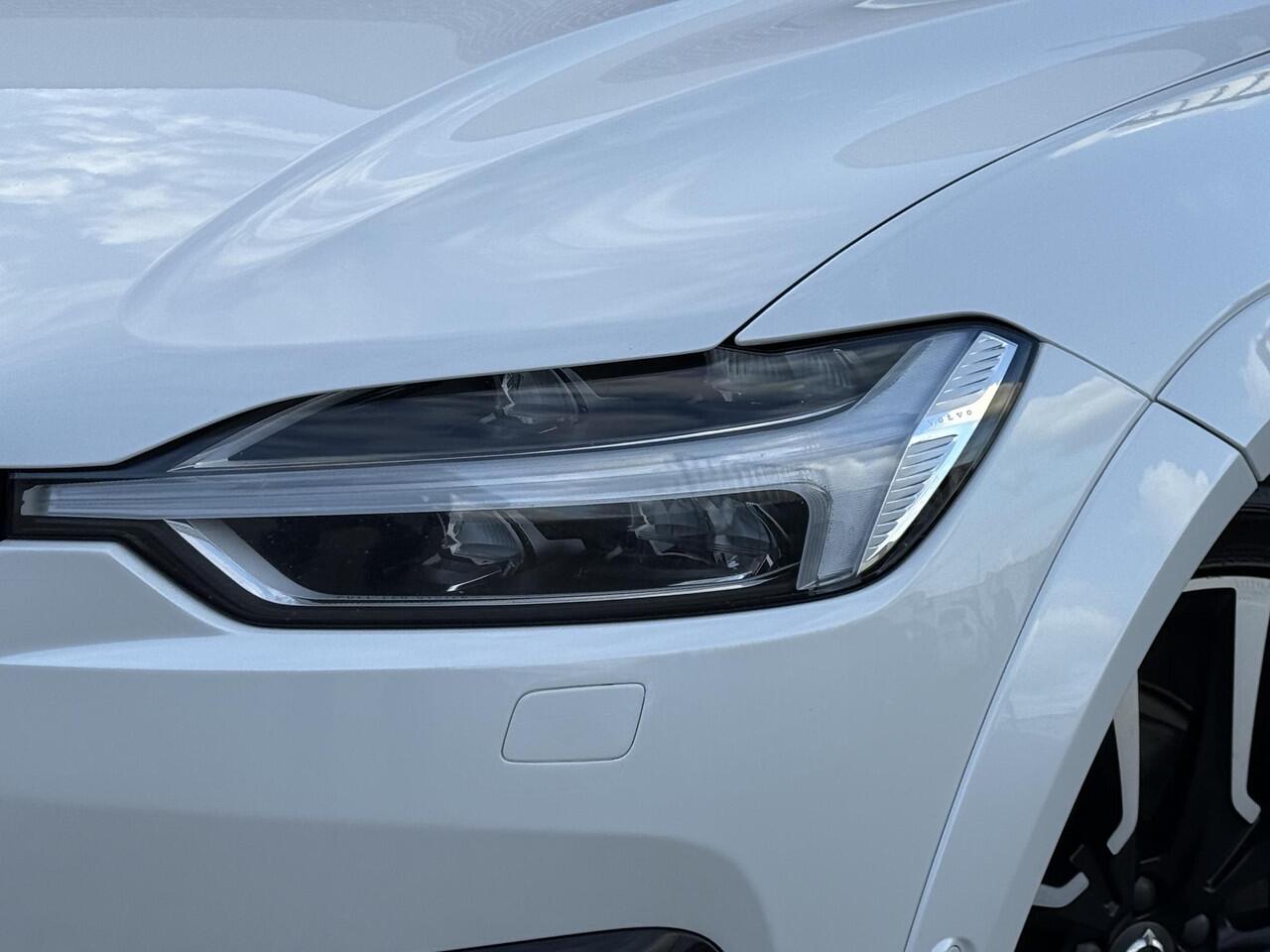 Volvo XC60 2.0 T8 Twin Engine AWD R-Design | Sport uitlaat | Trekhaak | Luchtvering | Bowers & Wilkins | 22'' | Memory L+R | Panoramadak | Massage | Stoel Koeling + verwarming | VOL VOL