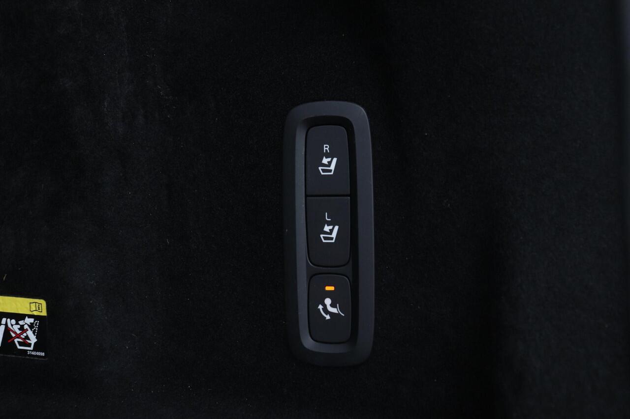 Volvo XC60 T4 Momentum | ACC | Camera | Apple Carplay | Stoel+Stuurverwarming