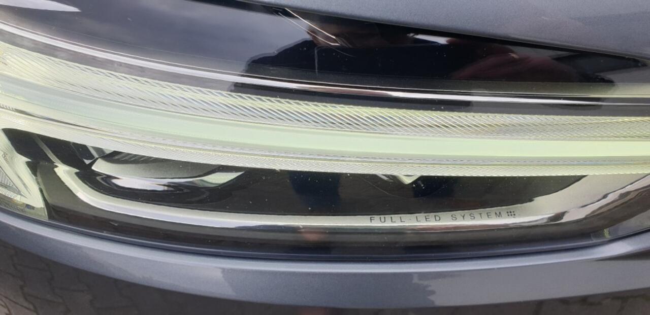 Volvo XC60 2.0 T4 R-Design