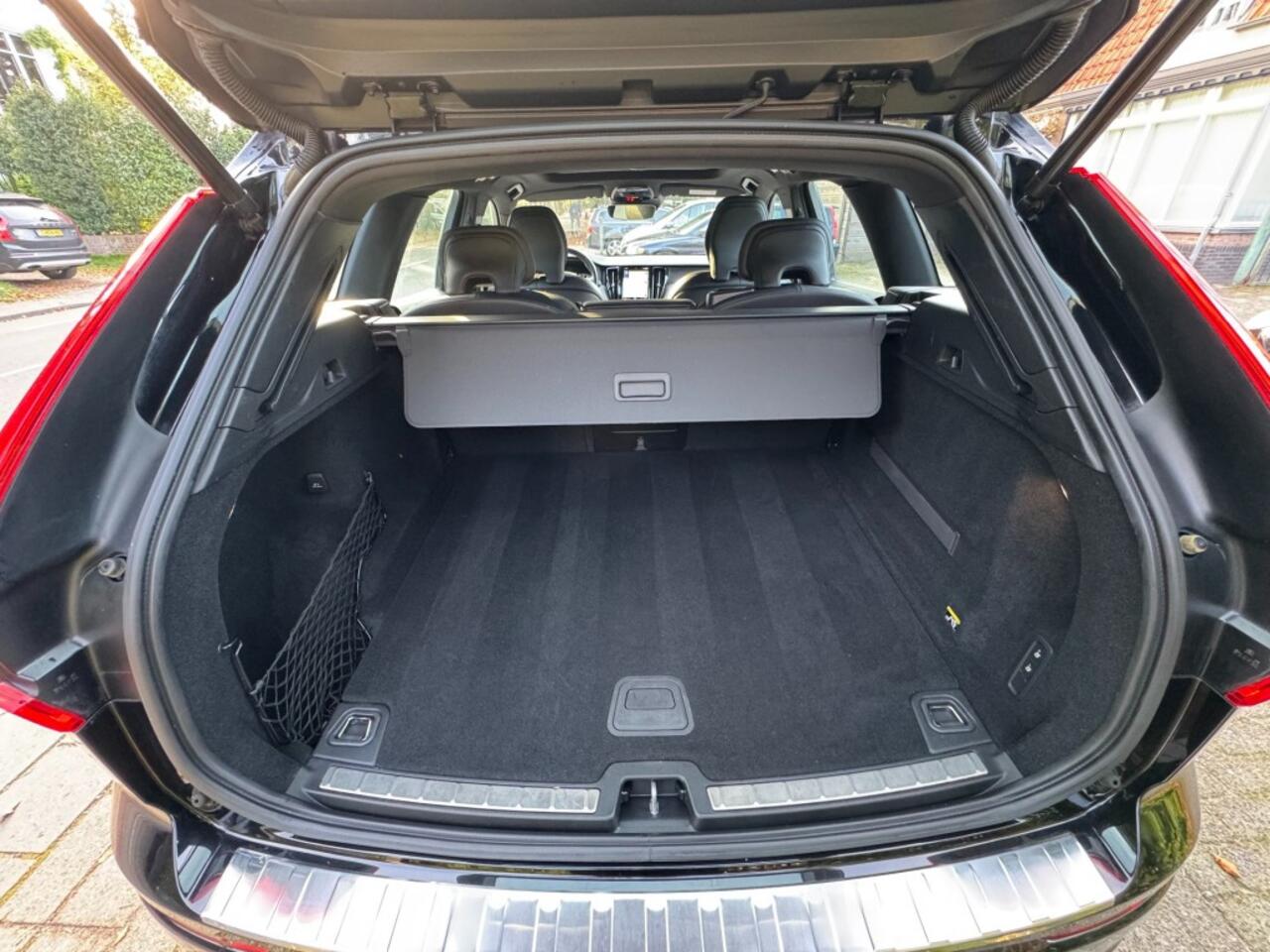 Volvo XC60 T5 R-Design/BTW Auto/Pilot assist/Panoramadak/IntelliSafe/Camera