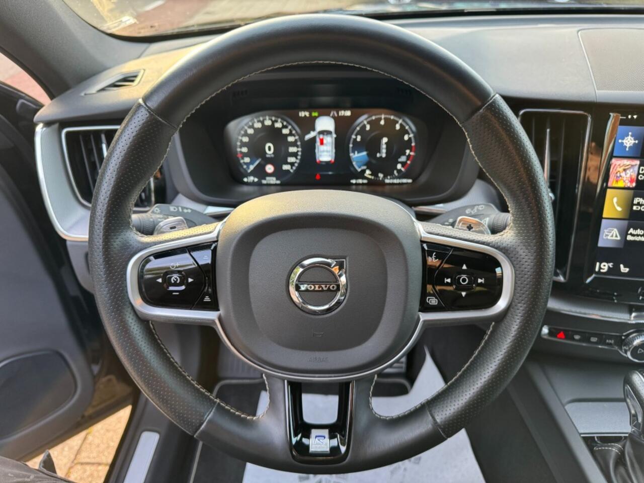Volvo XC60 T5 R-Design/BTW Auto/Pilot assist/Panoramadak/IntelliSafe/Camera