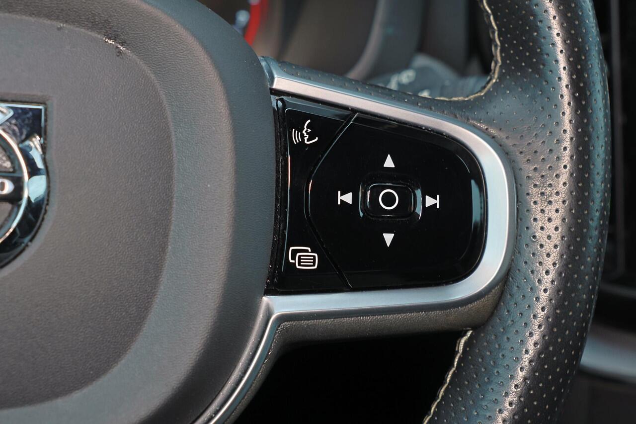 Volvo XC60 T5 R-Design - Harman/Kardon audio - Adaptieve LED koplampen - Parkeercamera achter - Verwarmde voorstoelen - Parkeersensoren voor & achter - Elektr. bedienb. bestuurdersstoel met geheugen - Cruise control - Extra getint glas - 19' LMV