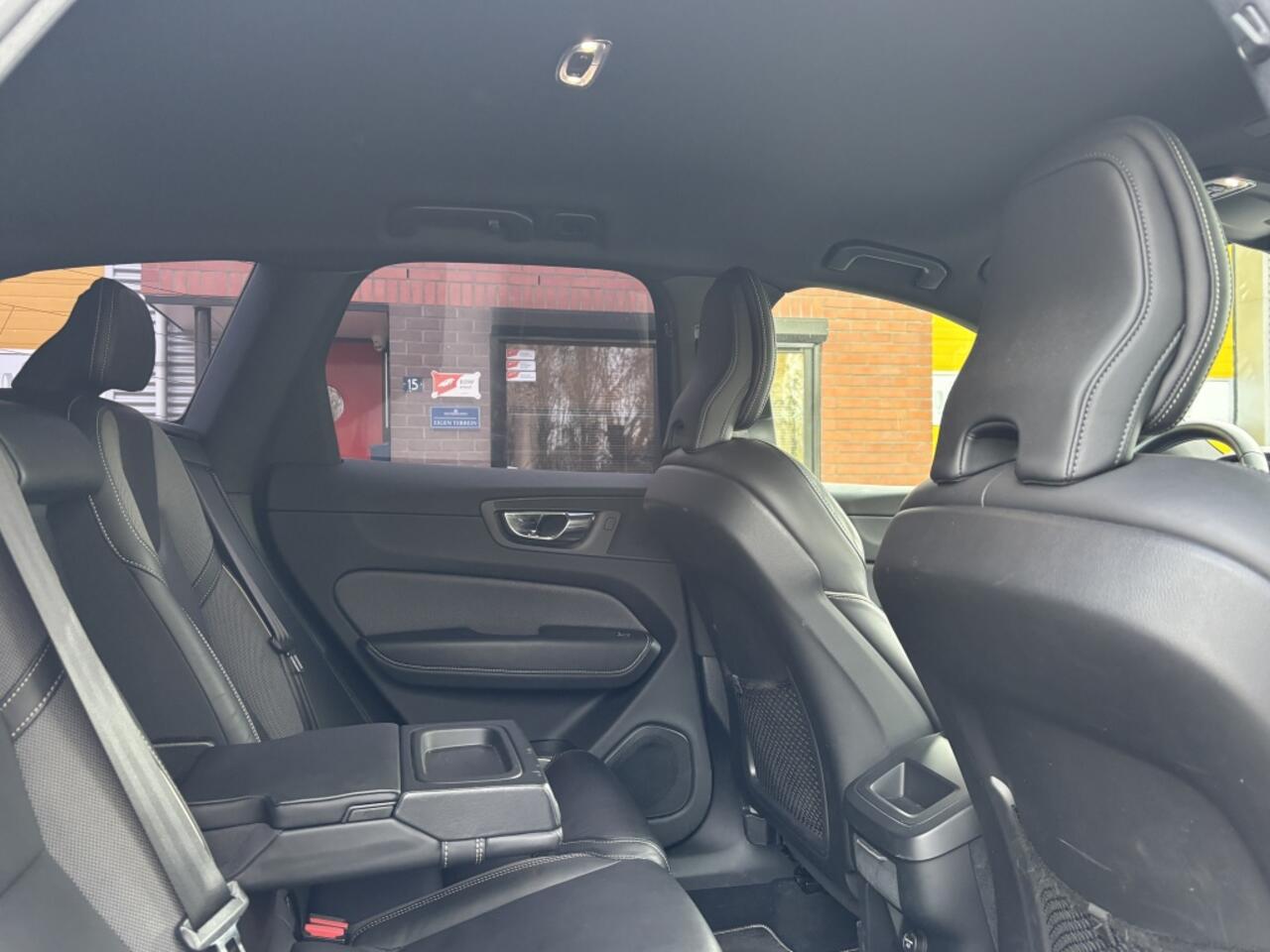 Volvo XC60 2.0 T5 AWD R-Design Sportint Trekhaak HarmanKardon Memory