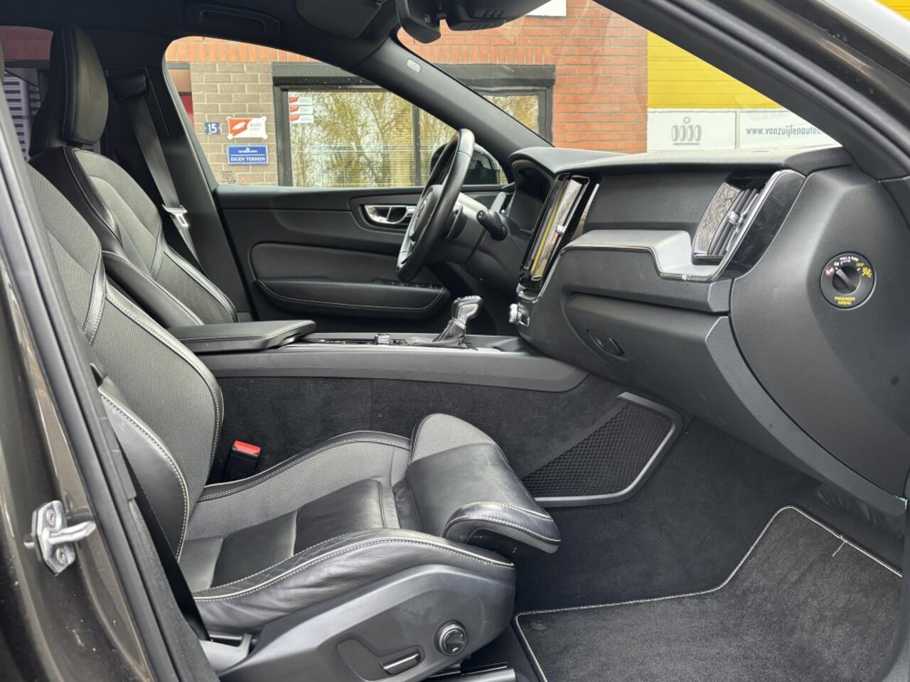 Volvo XC60 2.0 T5 AWD R-Design Sportint Trekhaak HarmanKardon Memory