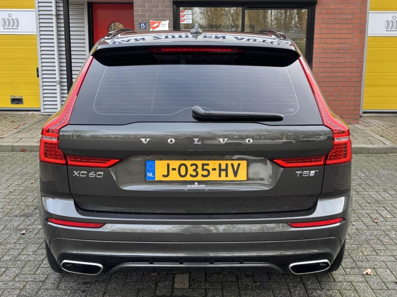 Volvo XC60 2.0 T5 AWD R-Design Sportint Trekhaak HarmanKardon Memory