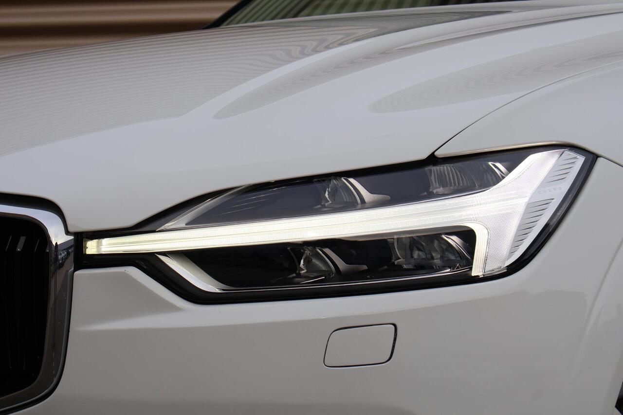 Volvo XC60 T8 Twin Engine AWD Momentum | Trekhaak elektr. | Panoramadak