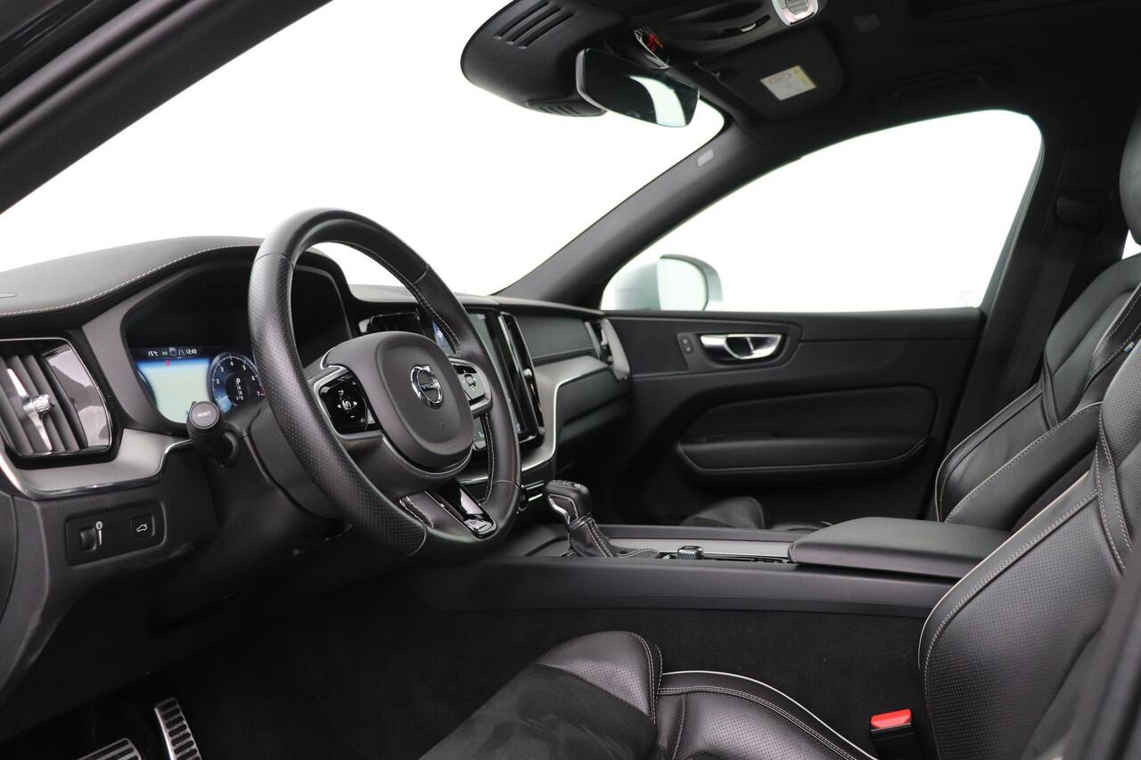 Volvo XC60 T5 R-Design | Panoramadak | Head-Up | ACC | 360° Camera | BLIS | Trekhaak
