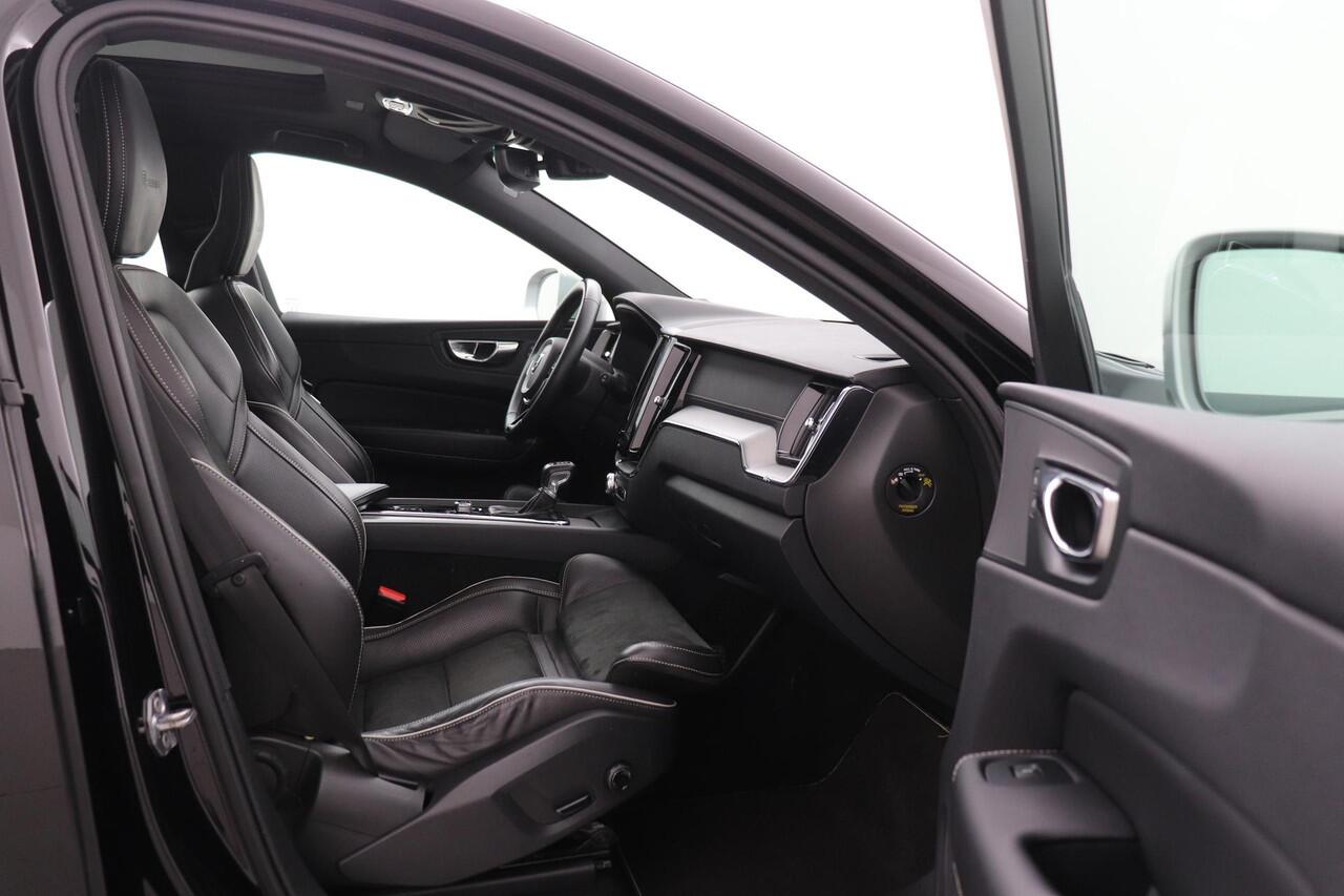 Volvo XC60 T5 R-Design | Panoramadak | Head-Up | ACC | 360° Camera | BLIS | Trekhaak